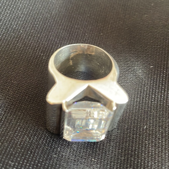 Big bling costume ring - Picture 5 of 6